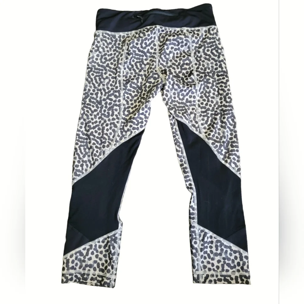 Lululemon black and tan cropped leopard cheetah animal print leggings